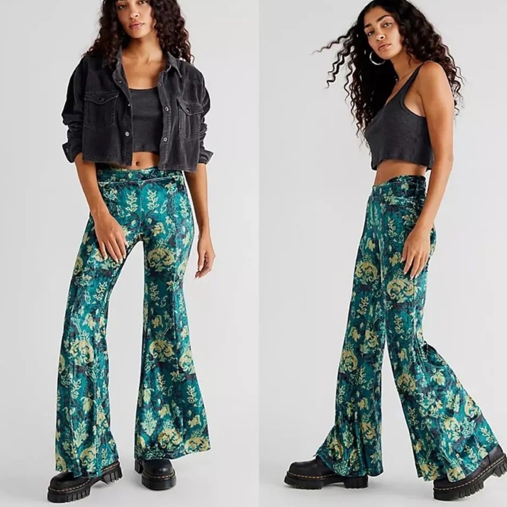Free people hold me closer flare bell bottom green velvet size m